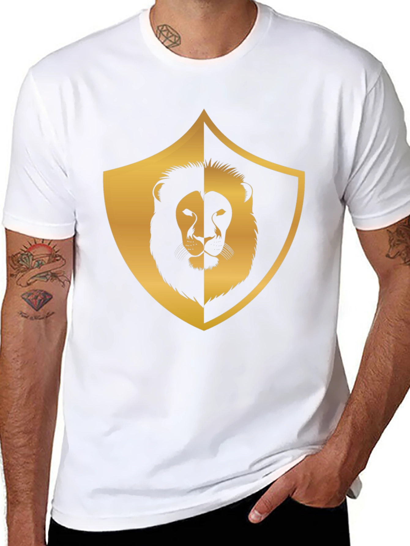 Camiseta Negra con Diseño de León Dorado