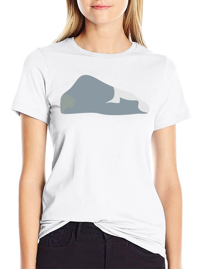 Camiseta Negra con Diseño Abstracto de Roca