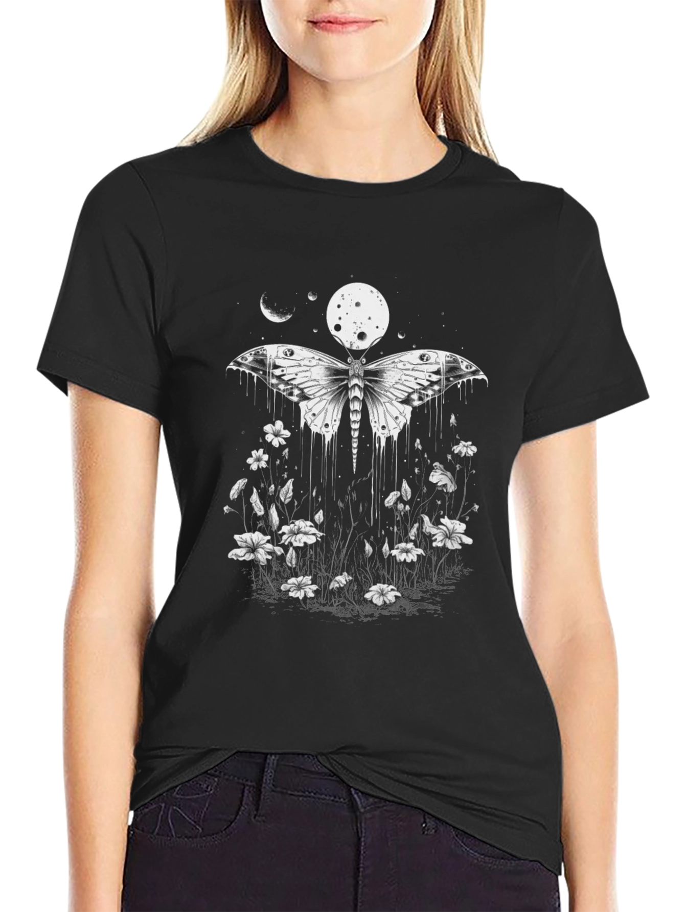 Camiseta Negra con Diseño de Mariposa Lunar
