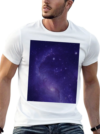 Camiseta Negra con Estampado de Galaxia Cósmica