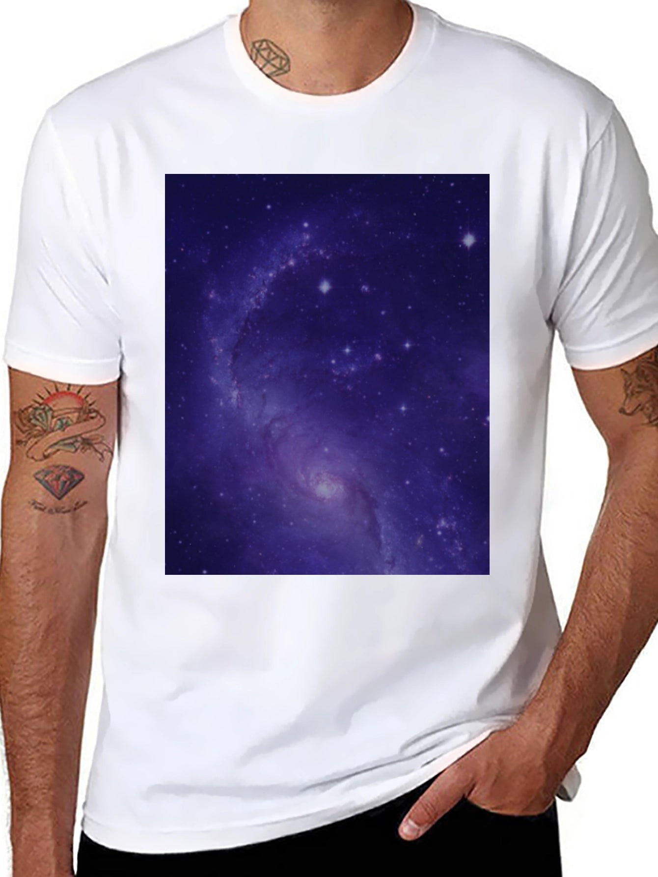 Camiseta Negra con Estampado de Galaxia Cósmica