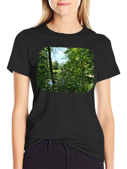 Camiseta Negra con Diseño de Naturaleza
