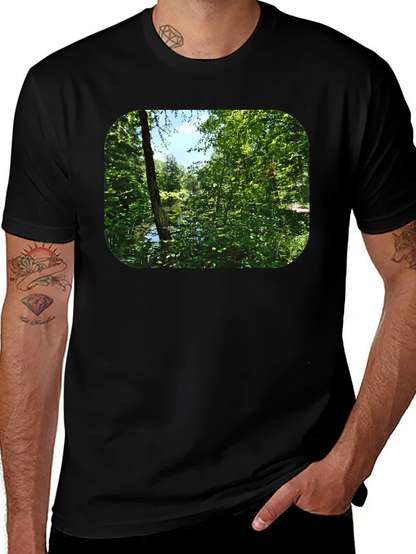 Camiseta Negra con Diseño de Naturaleza