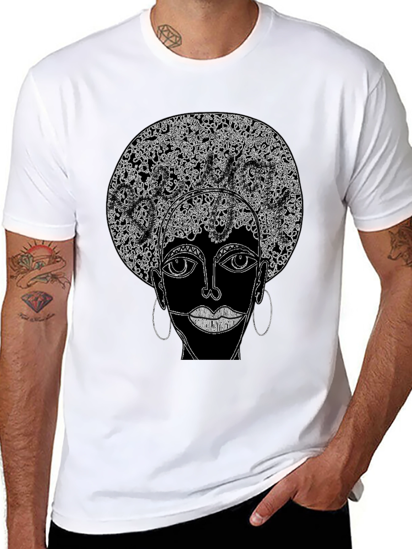 Camiseta Negra con Diseño Abstracto Afro