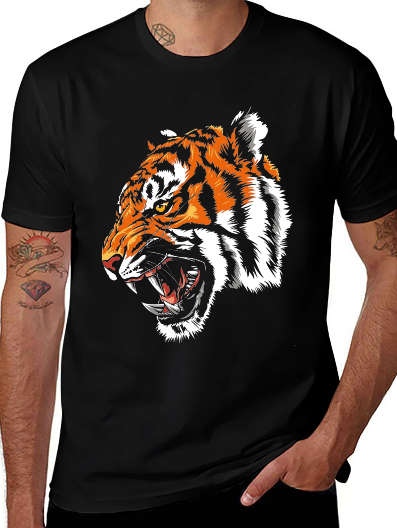 Camiseta Negra con Estampado de Tigre Feroz