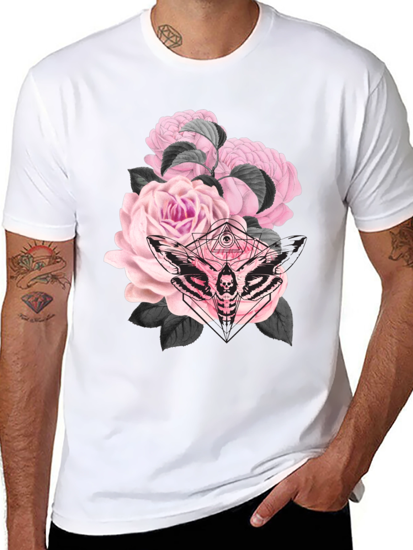Camiseta Negra con Estampado de Rosas y Polilla
