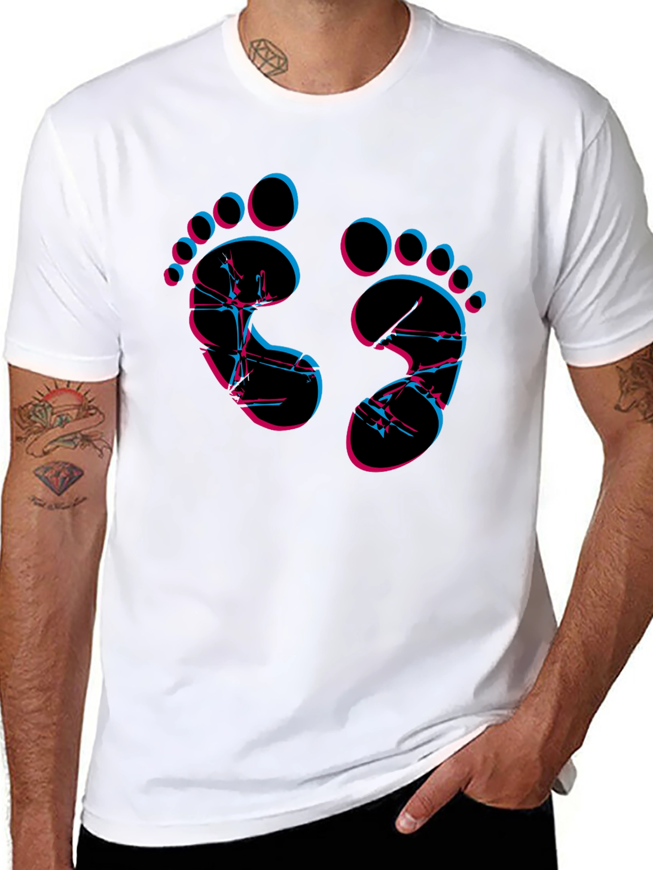 Camiseta Negra con Diseño Huellas Neón