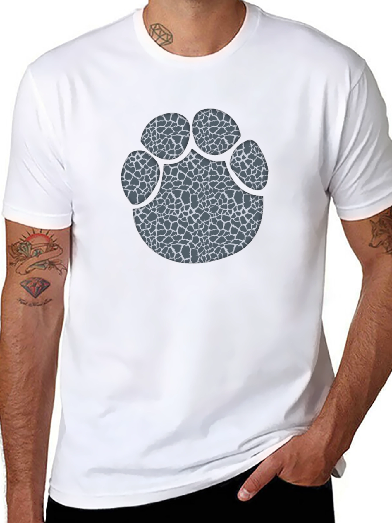Camiseta Negra con Huella Animal Estampada