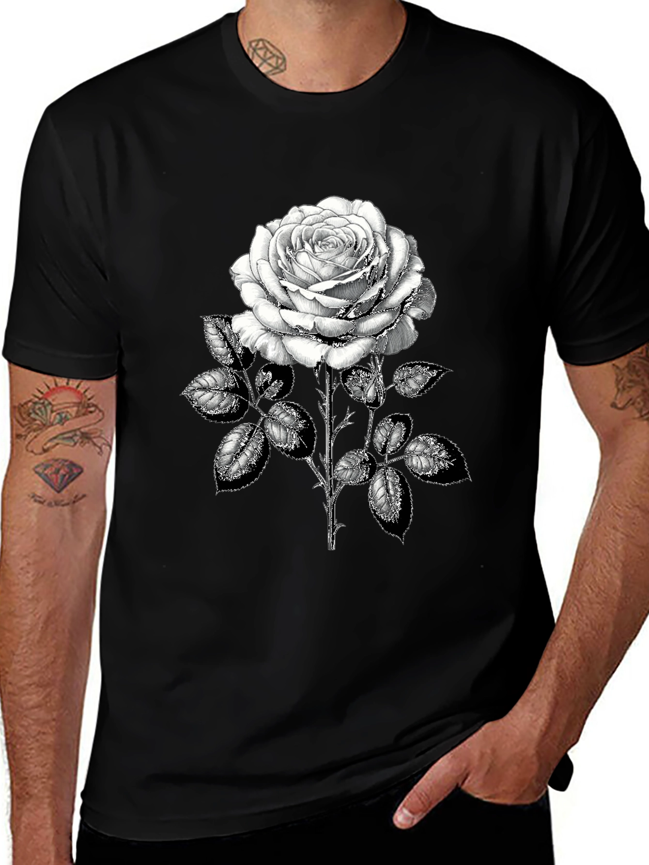 Camiseta Negra con Rosa Blanca Estampada