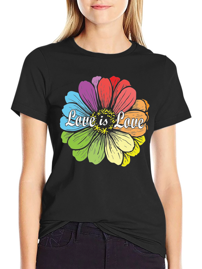 Camiseta Negra Love is Love Floral