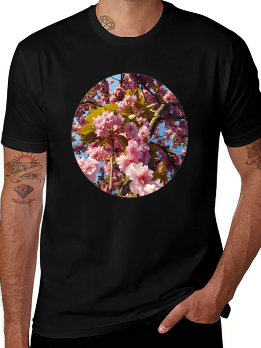 Camiseta Negra con Diseño Floral Rosado