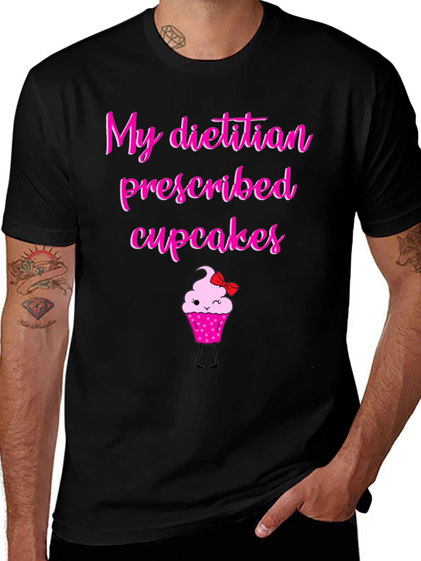 Camiseta Negra con Diseño de Cupcake Divertido