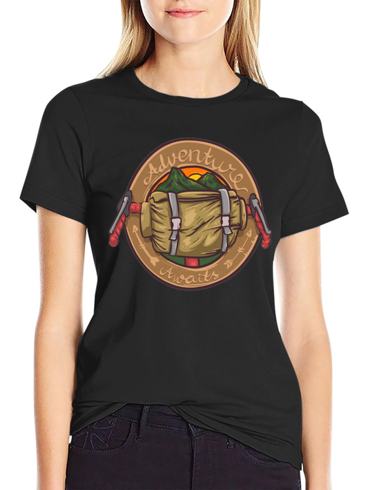 Camiseta Negra Adventure Awaits para Exploradores