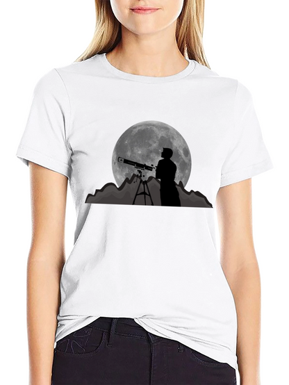 Camiseta Negra con Diseño de Luna y Telescopio