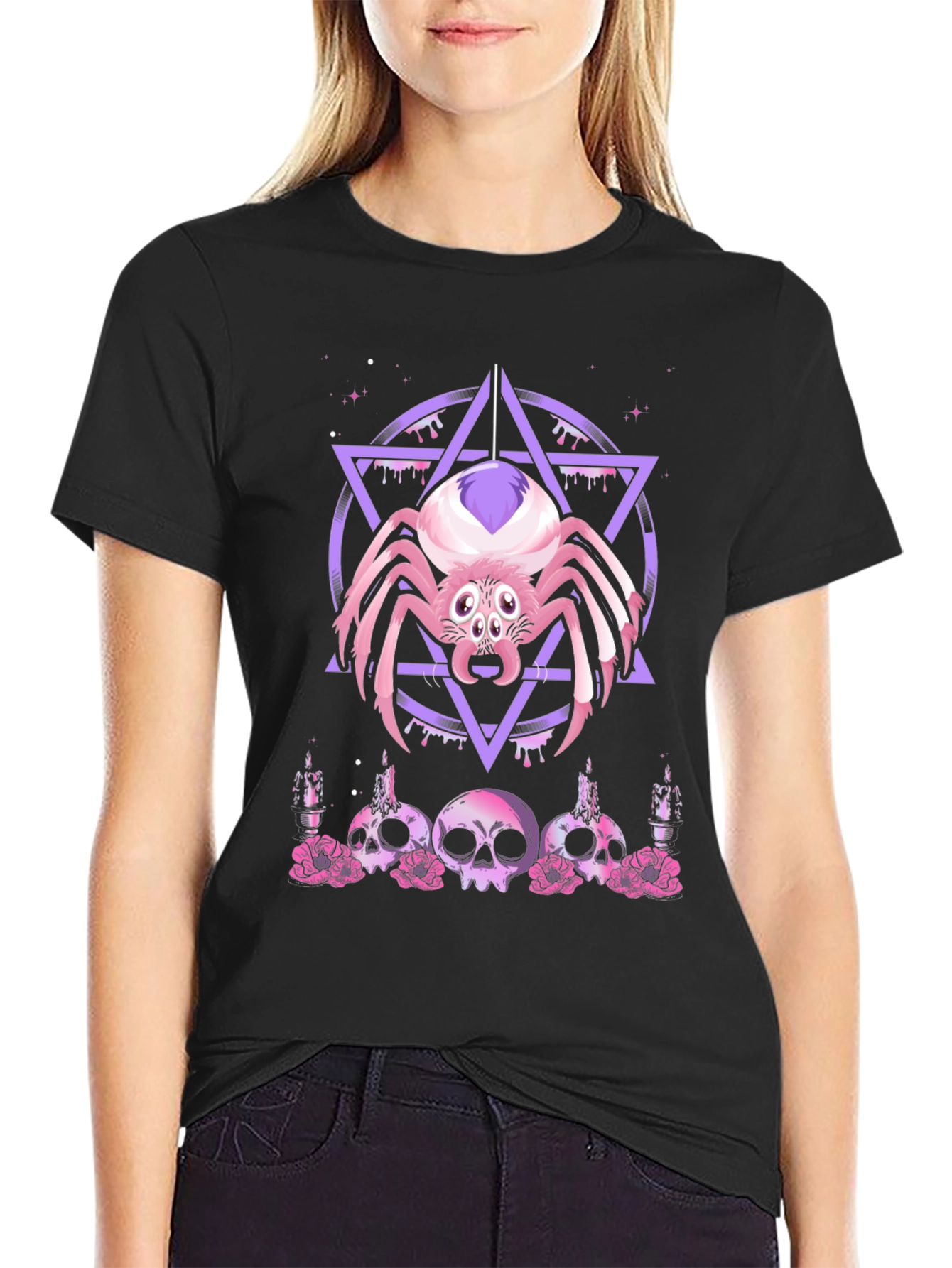 Camiseta Negra con Araña Gótica y Calaveras Rosadas