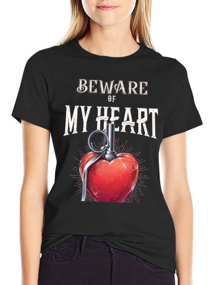 Camiseta Negra con Diseño de Corazón-Granada