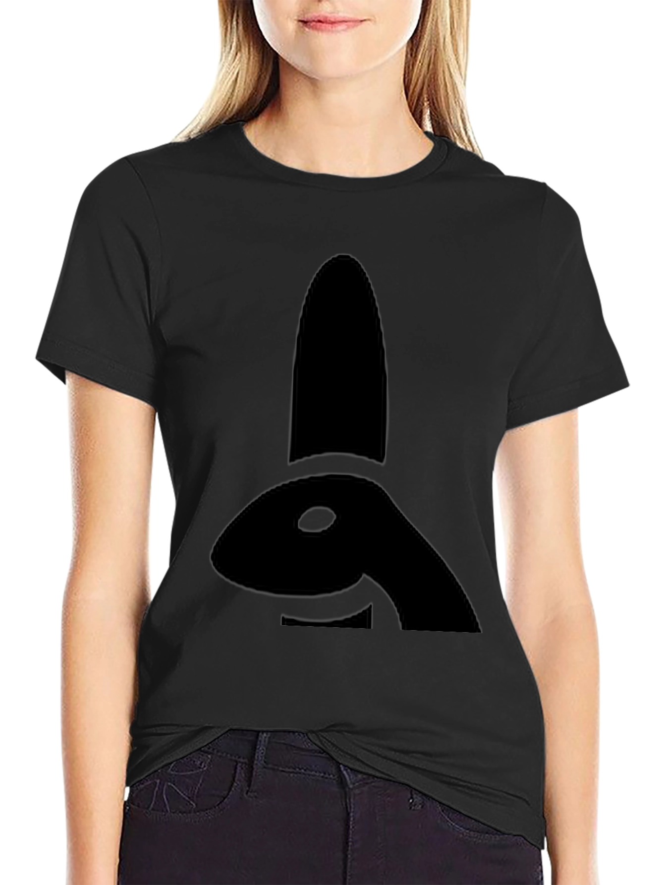 Camiseta Negra con Diseño de Conejo Abstracto