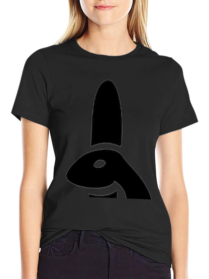 Camiseta Negra con Diseño de Conejo Abstracto