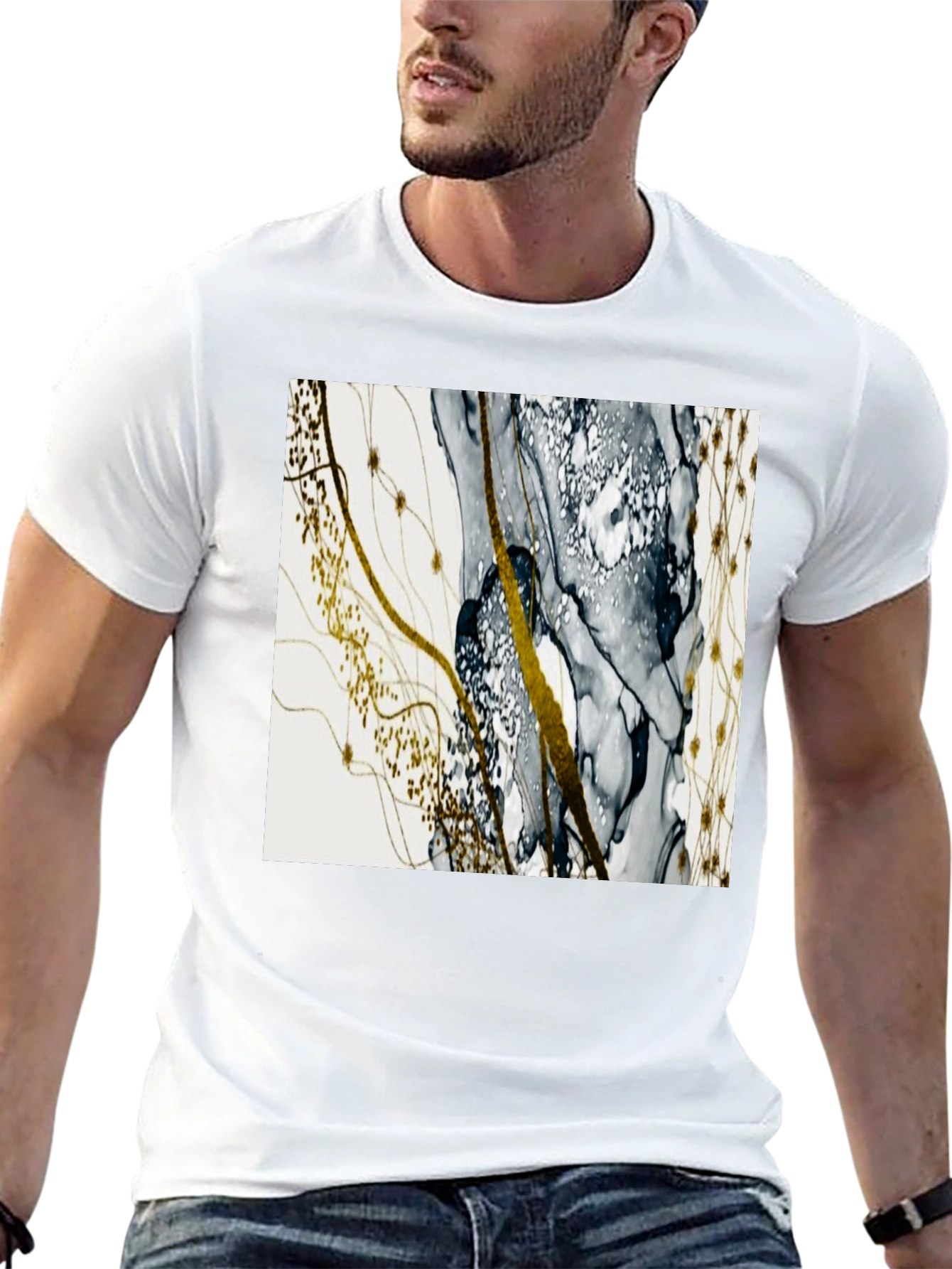 Camiseta Negra con Diseño Abstracto Dorado y Gris