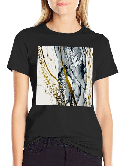 Camiseta Negra con Diseño Abstracto Dorado y Gris
