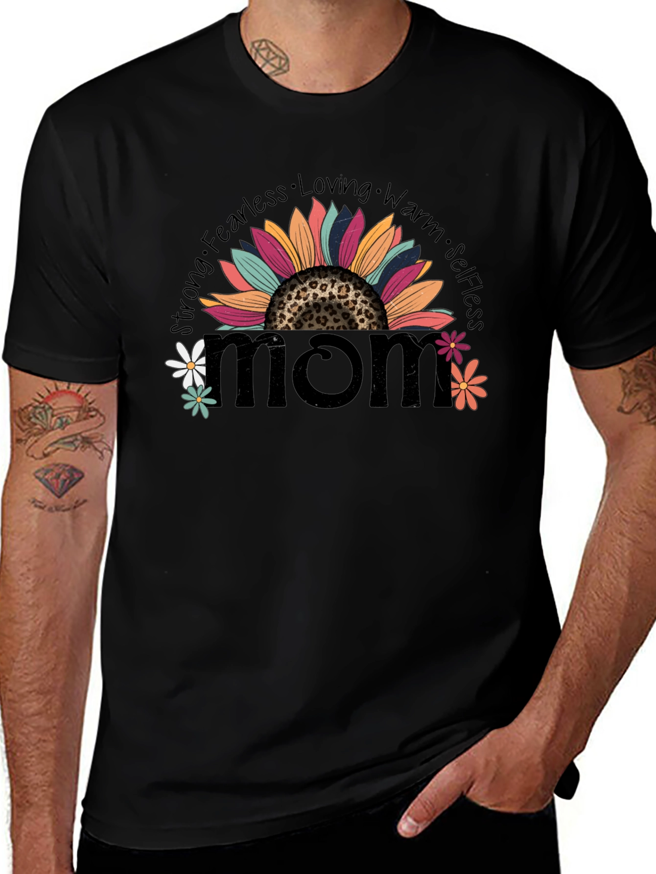 Camiseta Negra Mom con Diseño Floral