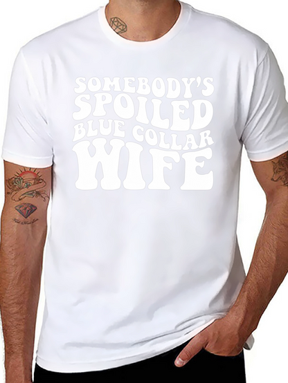 Camiseta Negra Somebodys Spoiled Blue Collar Wife