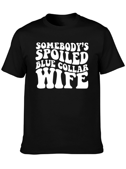 Camiseta Negra Somebodys Spoiled Blue Collar Wife