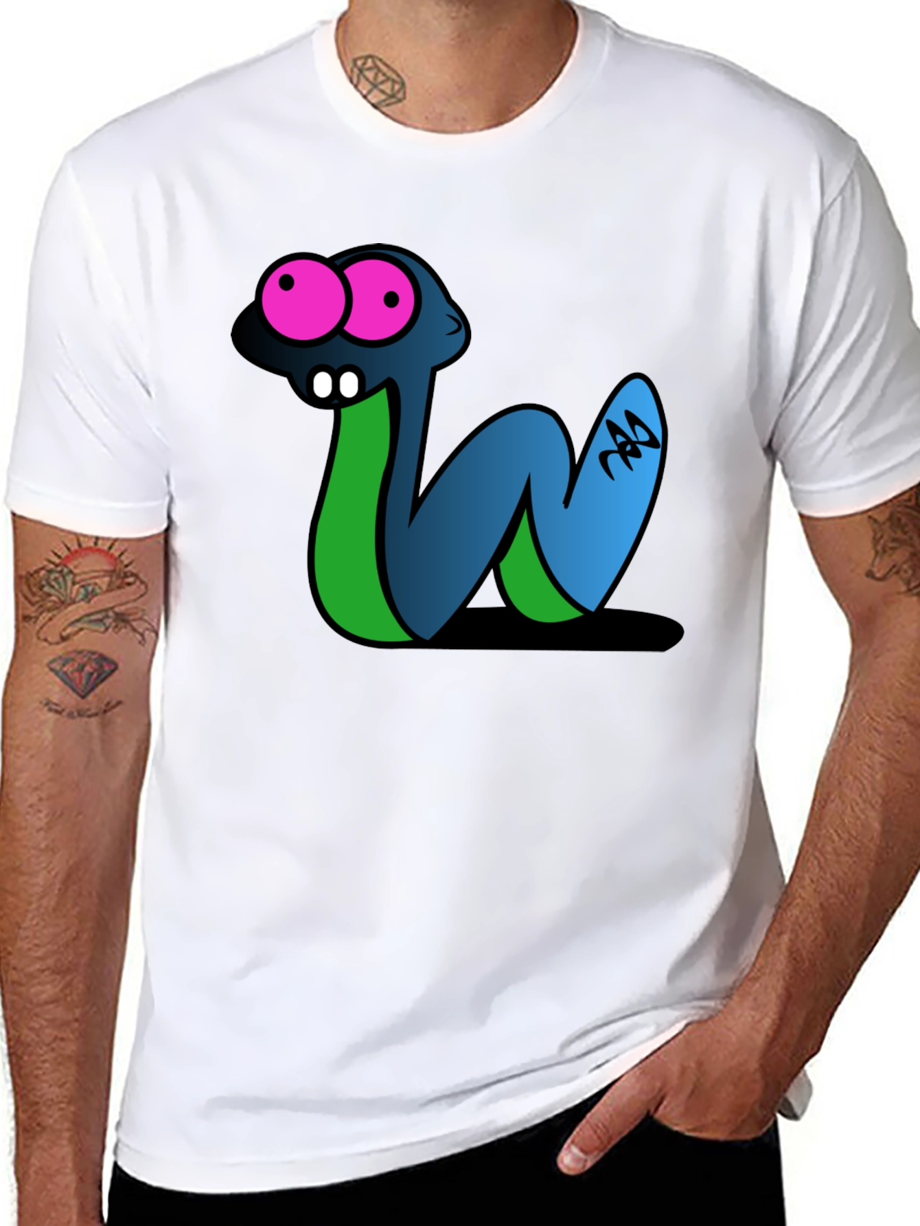 Camiseta Negra con Estampado de Serpiente Divertida