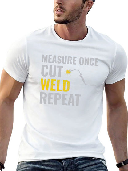 Camiseta Negra: Mide Corta Suelda Repite