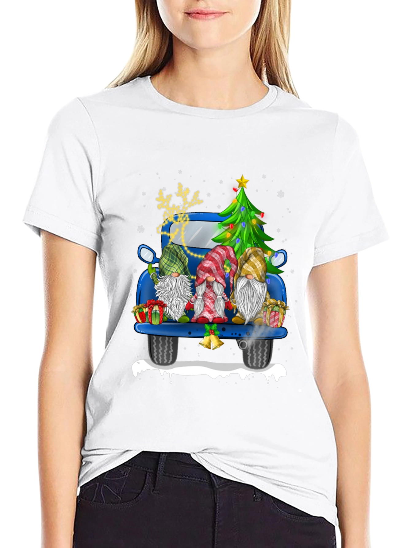 Camiseta Navideña con Gnomos en Camioneta Azul