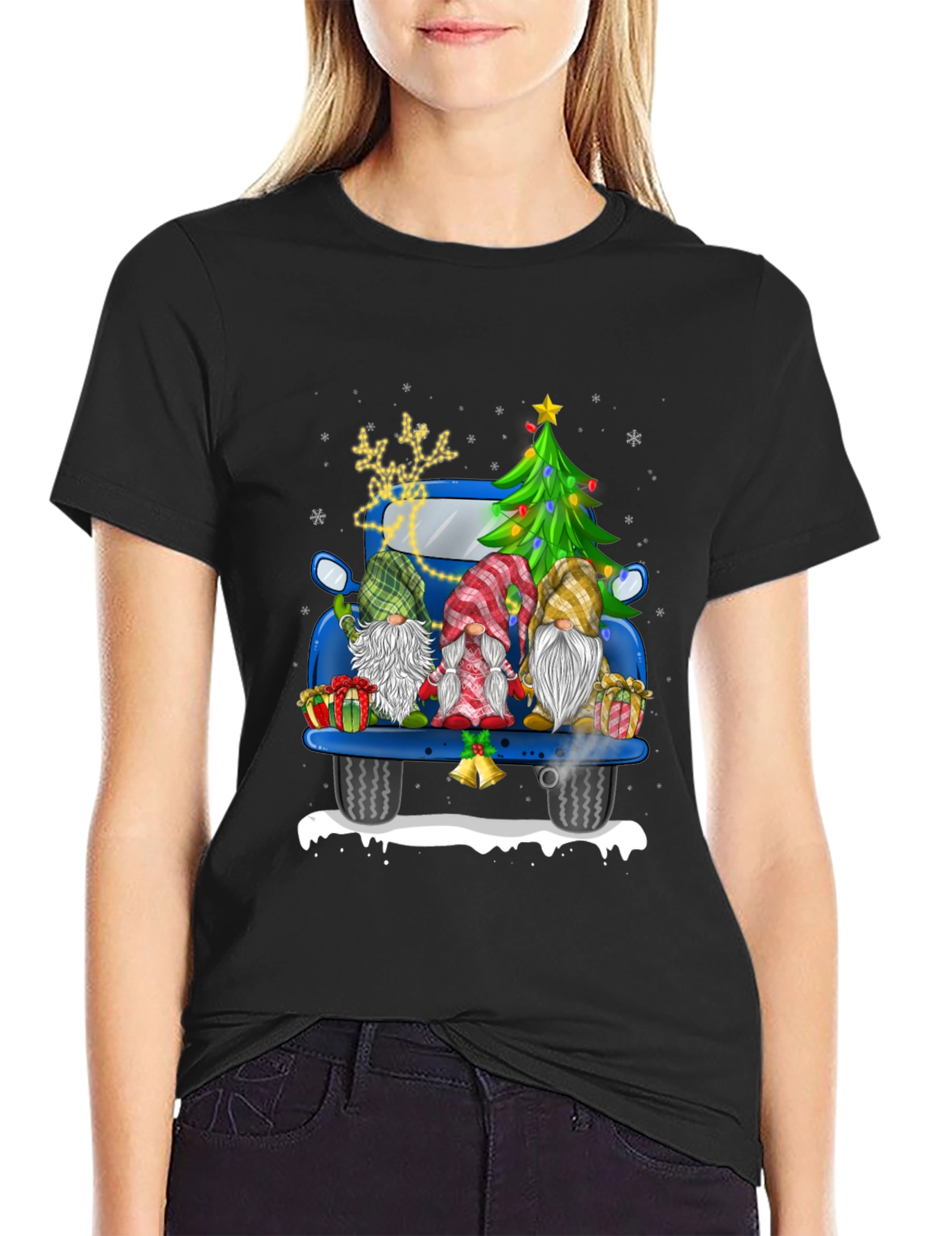 Camiseta Navideña con Gnomos en Camioneta Azul